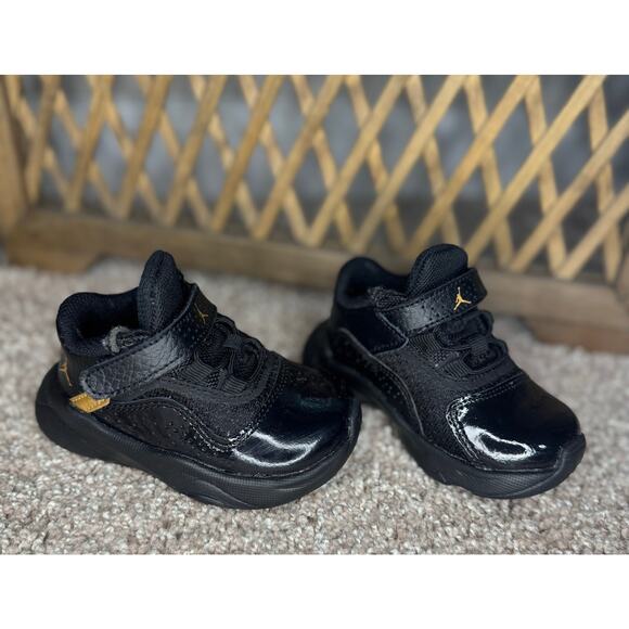 Nike Air Jordan 11 Gold and Black Toddler Sneakers sz 4C - Picture 2 of 5